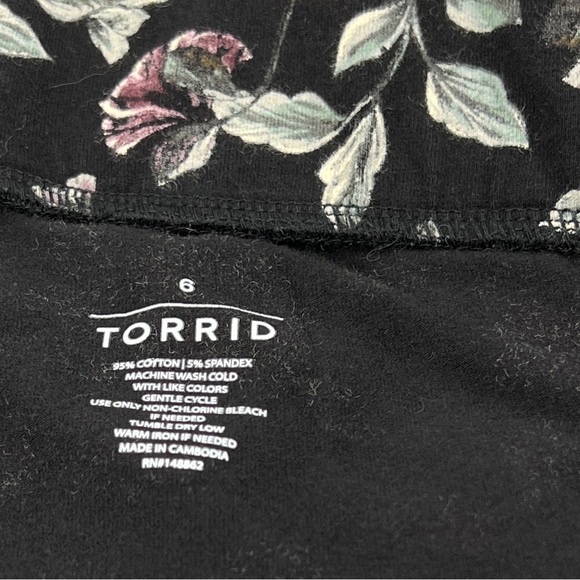 Torrid Skull & Floral Leggings Sz 6 6XLength 36" *READ* Black Pink Purple Green - Picture 8 of 8